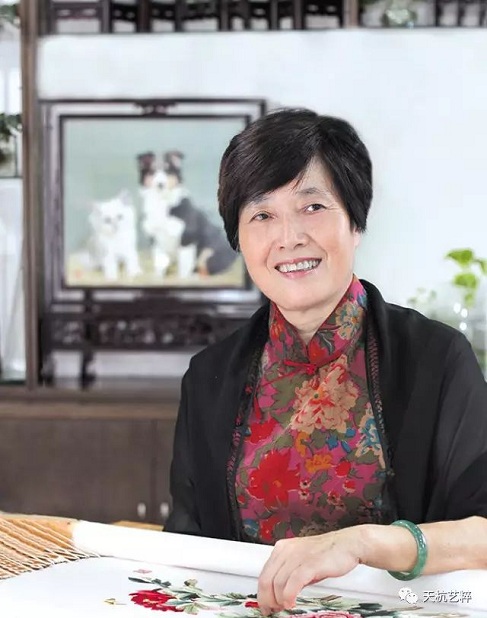 陈水琴，首届中国刺绣艺术大师，她成功创作了双面绣、双面异色绣、双面三异綉，风格自成一派。她曾赴日本、德国、西班牙、俄罗斯等国家表演绣艺，其作品被多家博物馆珍藏