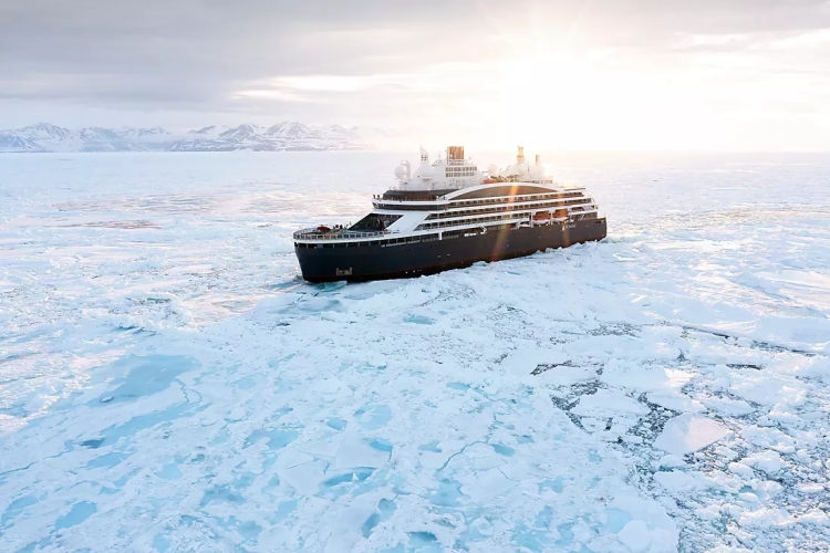 LCC-格陵兰岛东北部未开发的浮冰区域（15天14晚）